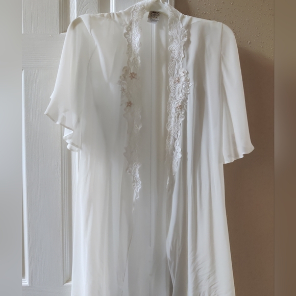 Vintage Jonquil by Diane Samandi Romantic Lace Embroidered Robe M